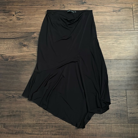 ✖️ Cinta Midi Skirt ✖️ - Picture 3 of 4